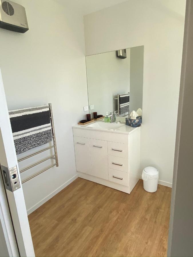 קרומוול Central Retreat And Self Contained With Free Wifi מראה חיצוני תמונה
